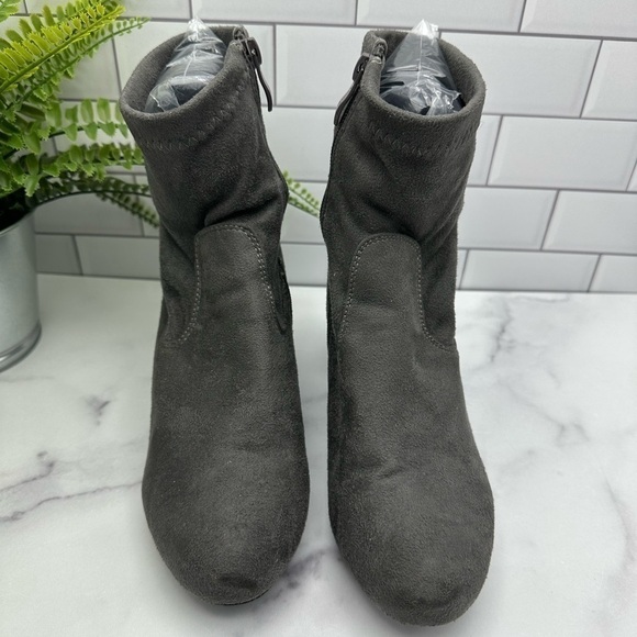 Nature Breeze Grey Faux Suede Fabric Bootie Size 8.5 - Picture 2 of 8